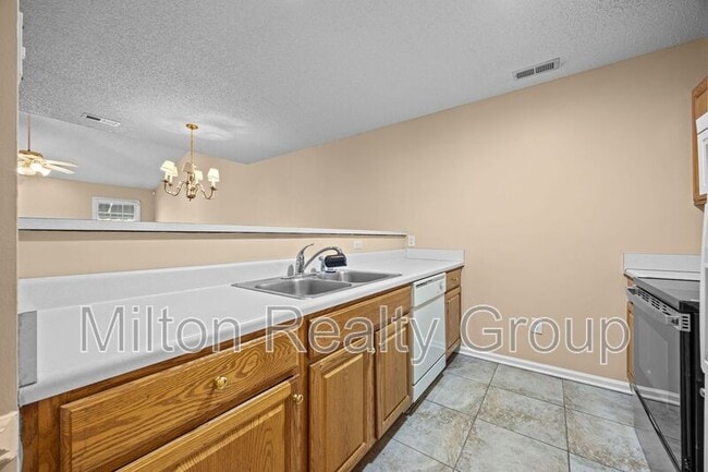 Building Photo - 101 Fairwoods Ct