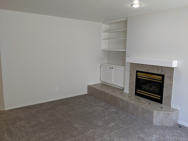 Building Photo - Hayden Idaho Condo