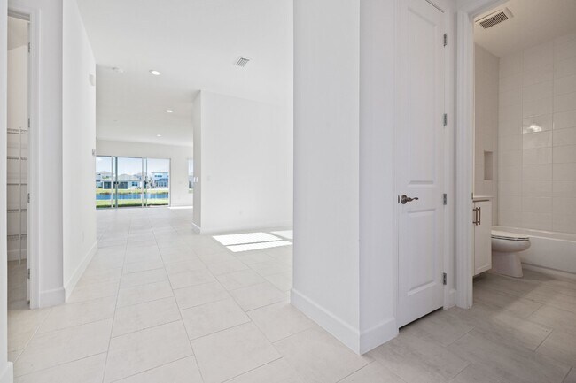 Building Photo - Luxurious gated community 5-Bedroom Rental...