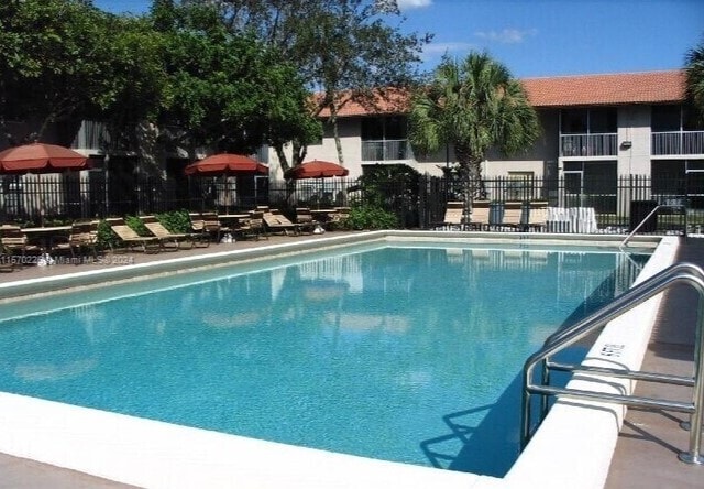 Building Photo - 8820 Royal Palm Blvd