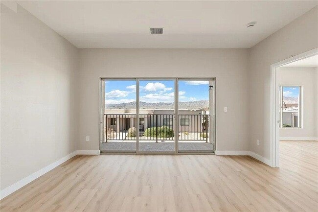 Building Photo - 3360 Landon Dr W