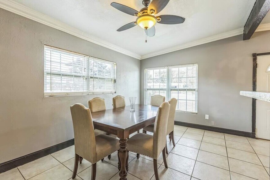 Building Photo - 911 26th St Ct E