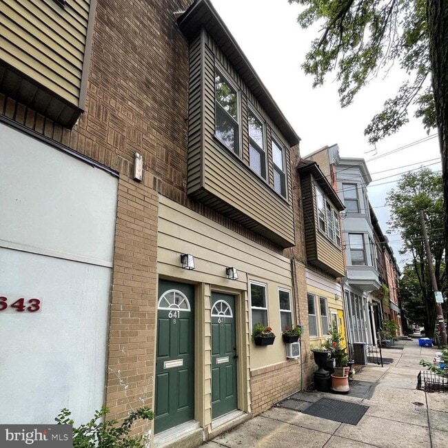 Building Photo - 641 Bainbridge St