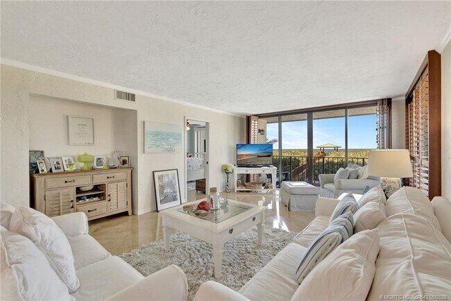 Primary Photo - 10000 S Ocean Dr