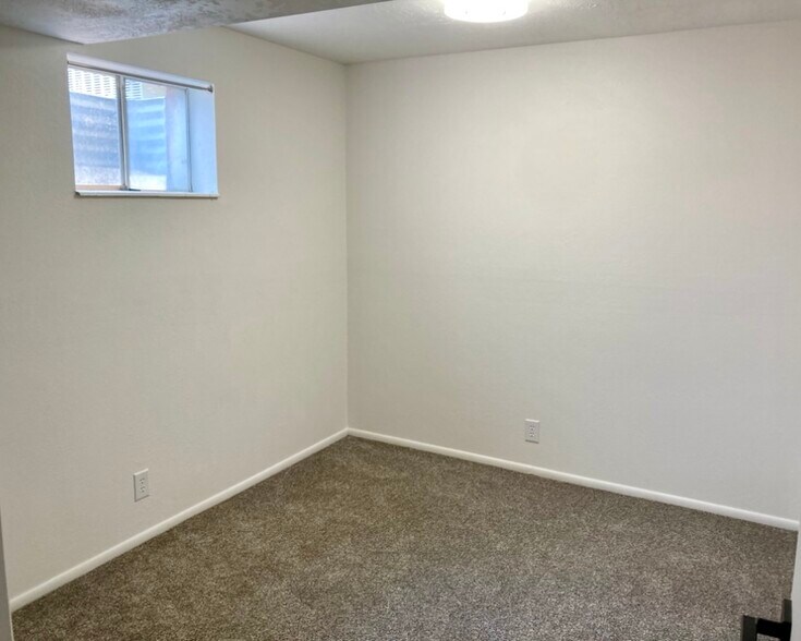 Building Photo - 9478 S Jene Dr