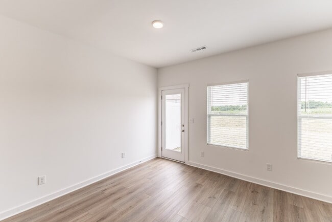 Building Photo - 7574 Discovery Pt Dr NW