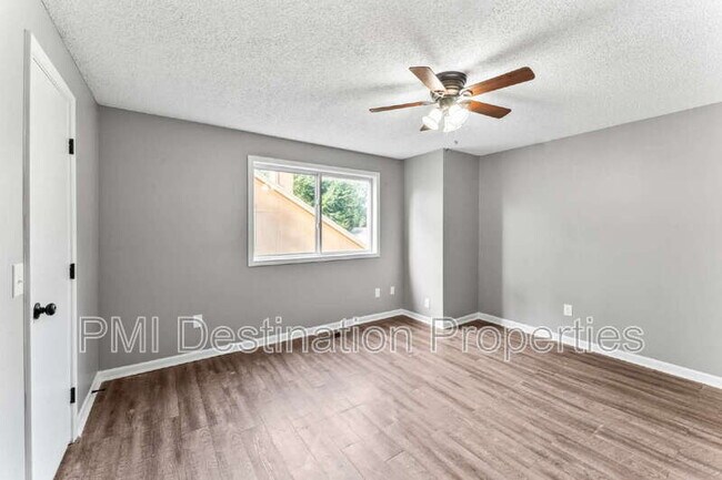 Building Photo - 1322 N Harvey Dr