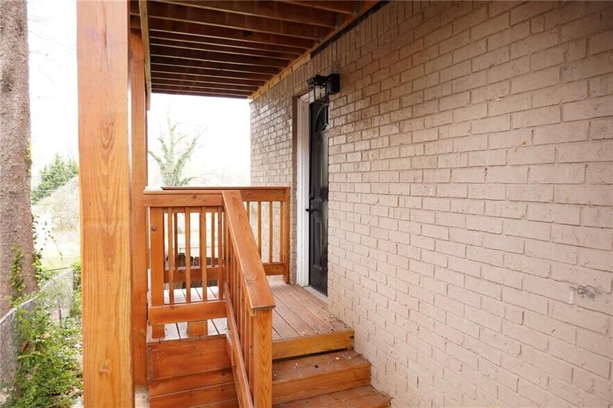 Building Photo - 1875 Dunlap Ave