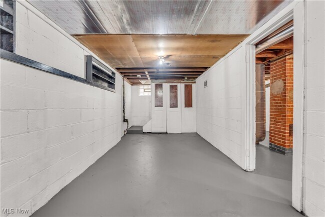 Building Photo - 441 E 250th St