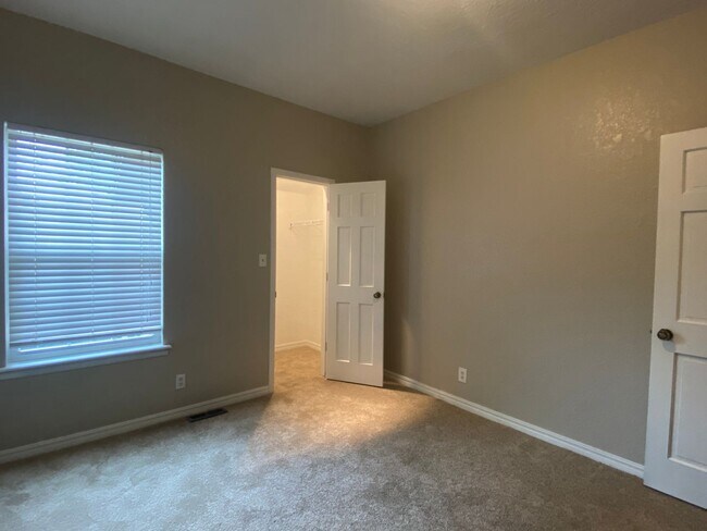 Building Photo - Storybook 3 Bedroom House