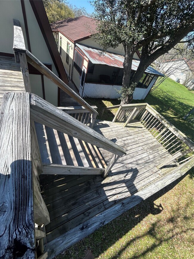 Building Photo - 1312 N Avenue R