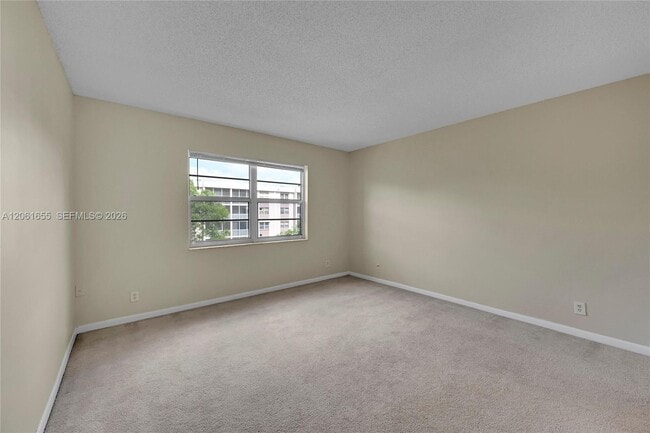 Building Photo - 1100 NW 87th Ave