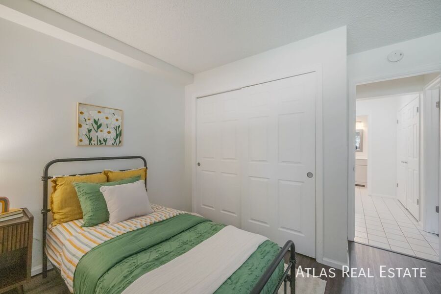 Building Photo - 6540 Delmonico Dr