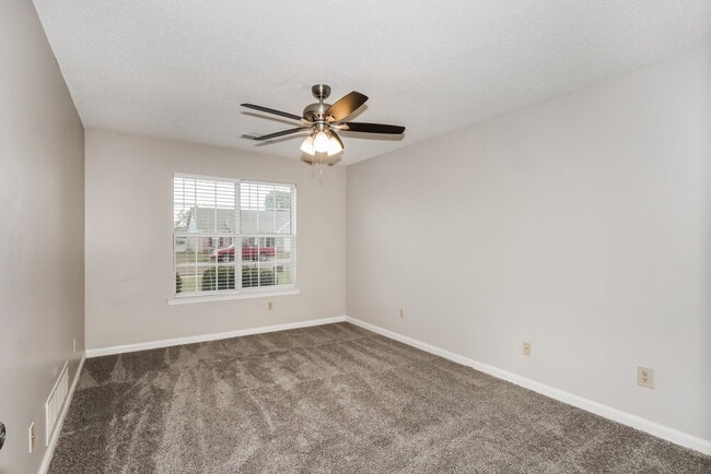 Building Photo - 4444 Shadow Ridge Dr