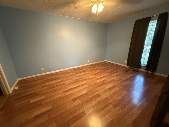 Building Photo - 2905 Sheana Way
