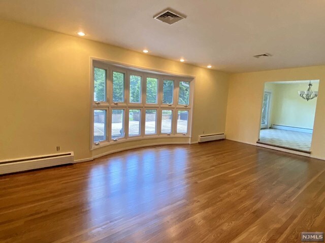 Building Photo - 255 Alpine Dr