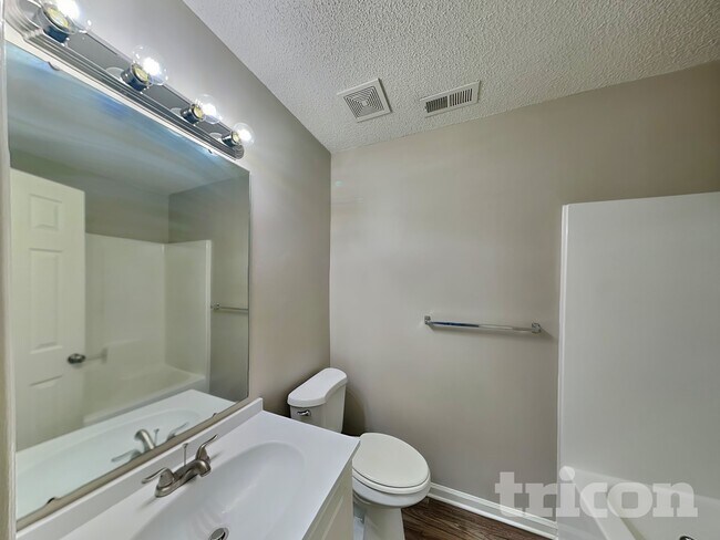 Building Photo - 3052 Westwinds Ct