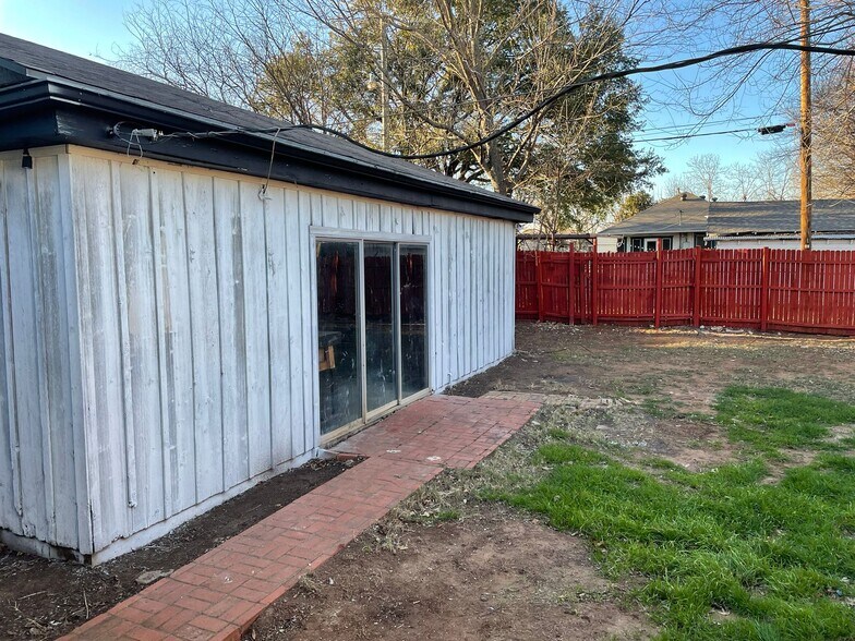 Building Photo - 704 Williams Ave