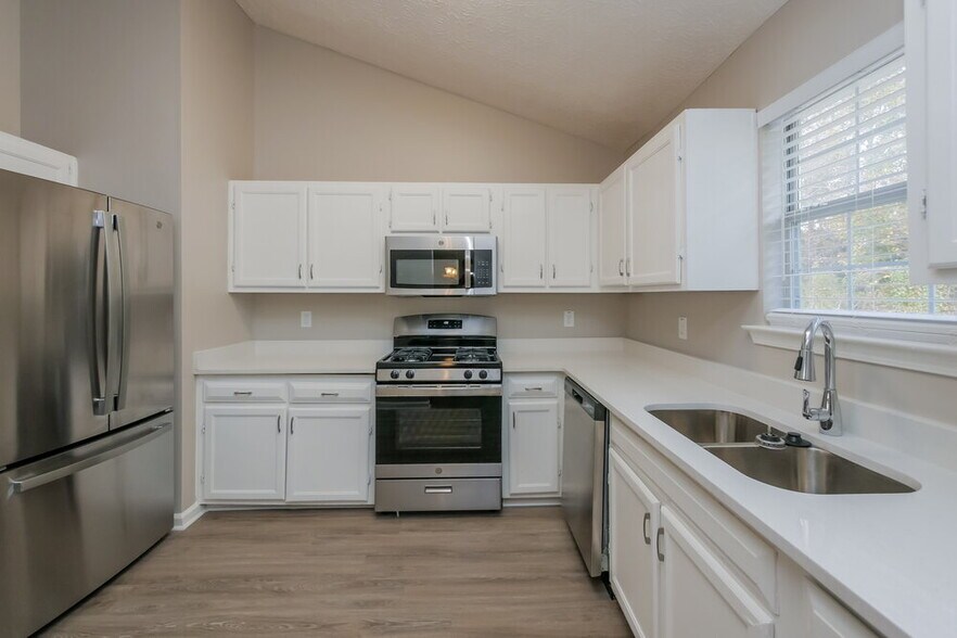 Building Photo - 378 Summer Hill Cir