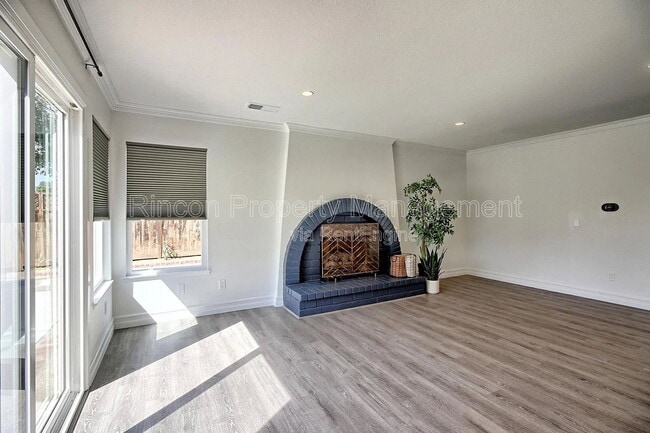Building Photo - 2585 Warbler Ave