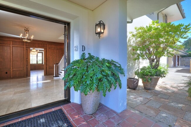 Building Photo - Breathtaking Private Estate