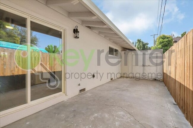 Building Photo - 6705 Greenback Ln