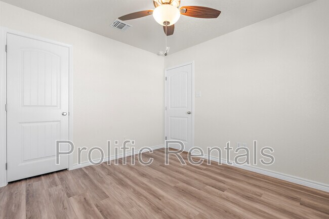 Building Photo - 106 Logan Ct