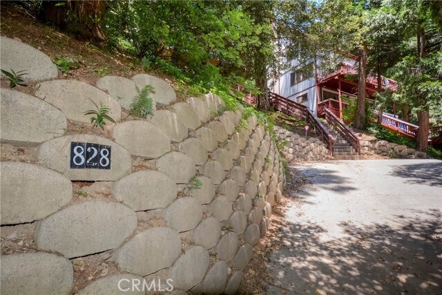 Building Photo - 828 Fern Dr