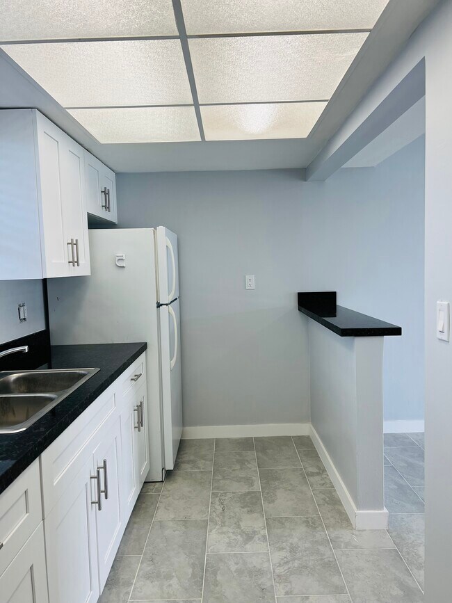 KITCHEN - 7360 SW 82nd St