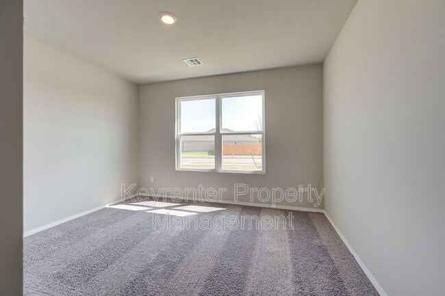 Building Photo - 755 Foxtail Dr