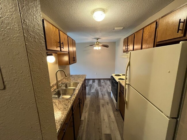 Building Photo - 6001-6023 E Viking Blvd