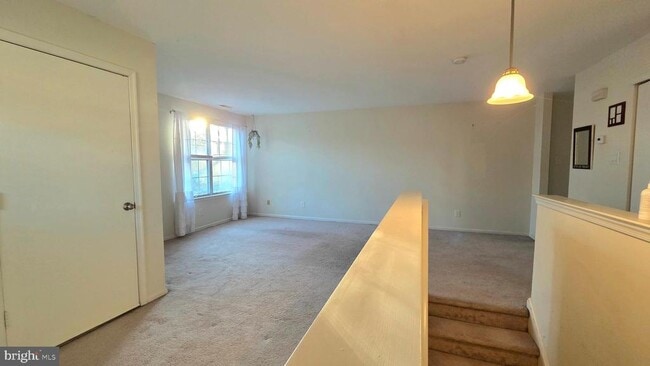 Primary Photo - 853 E Fishers Creek Rd