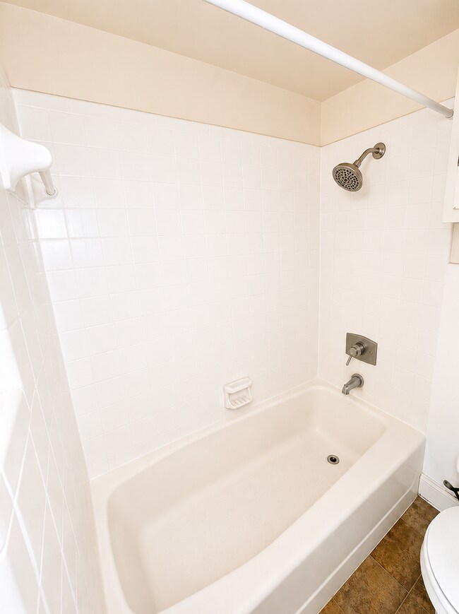 Building Photo - AVAILABLE NOW!! APPLY TODAY ON OUR WEBSITE!!