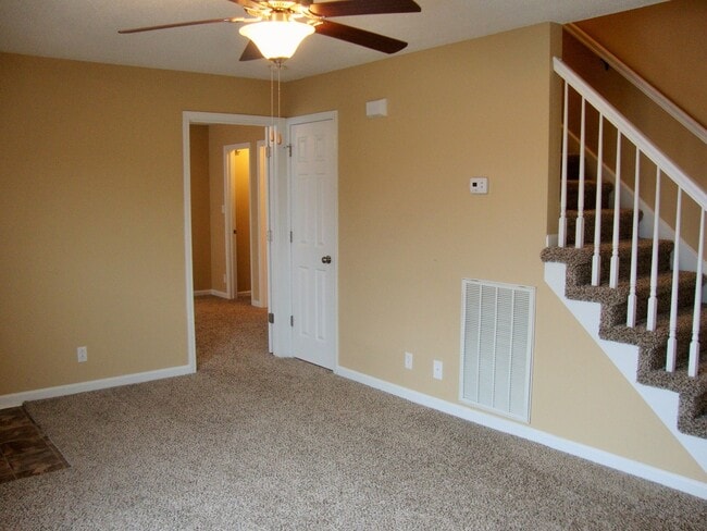 Building Photo - 994 Roedeer Dr