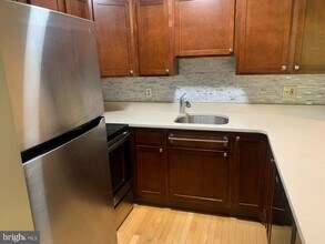 Building Photo - 5700 Chapman Mill Dr