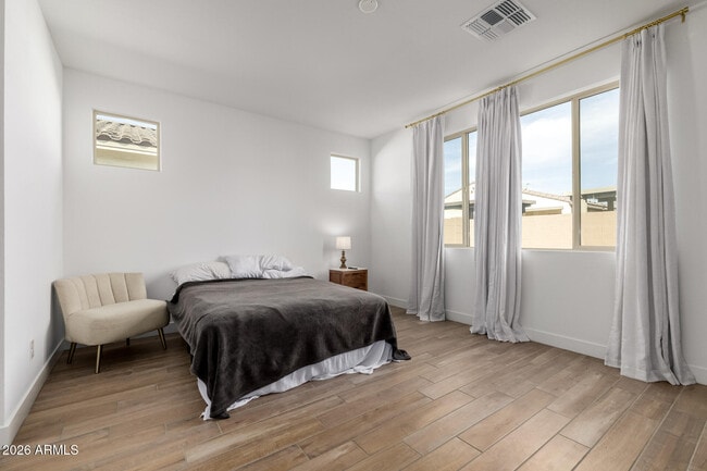 Building Photo - 16780 W Cameron Dr