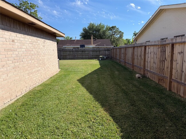 Building Photo - 2815 Fir Crest Ct