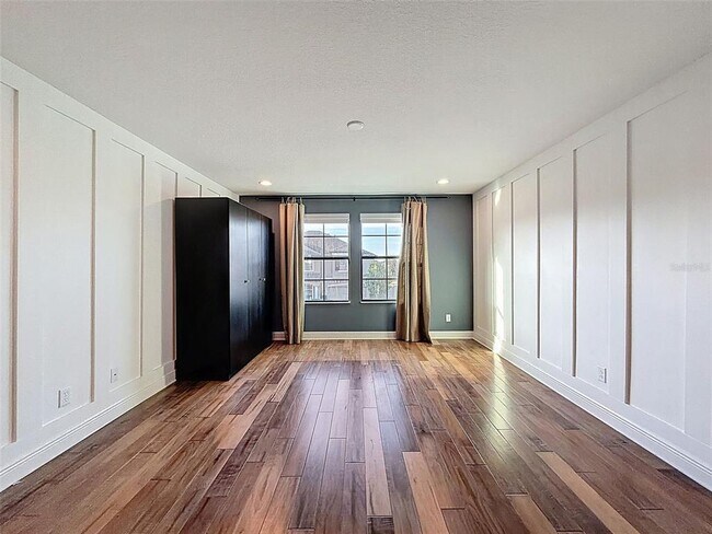 Building Photo - 10701 Laurel Vista Way