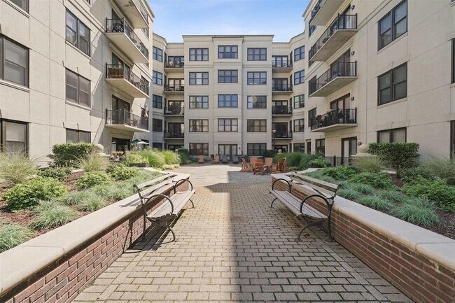 Building Photo - 1300 Grand St