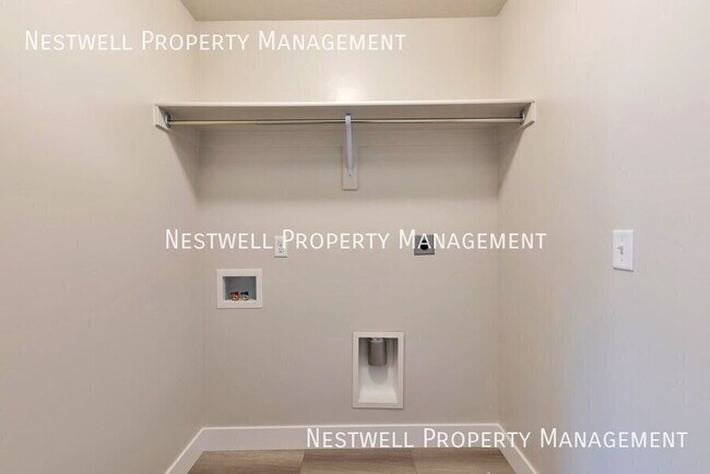 Building Photo - 1562 W State Rd