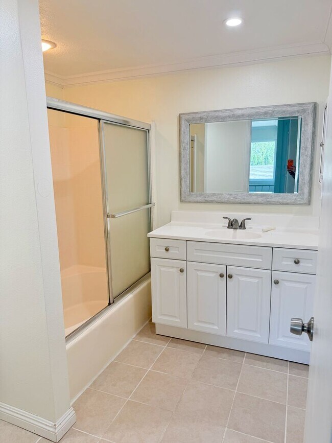 Building Photo - Stylish 2BR Condo in Desirable Community with Pool & Spa