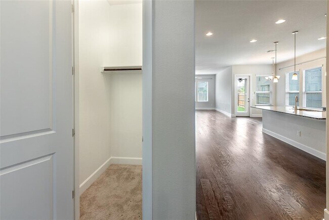 Building Photo - 3043 Hidalgo Loop