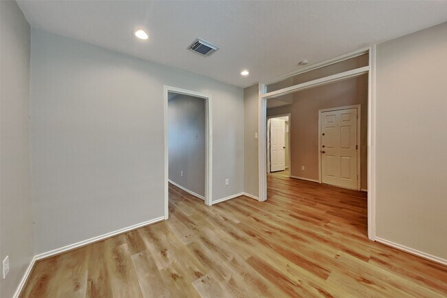 Building Photo - 22076 Knights Cove Dr
