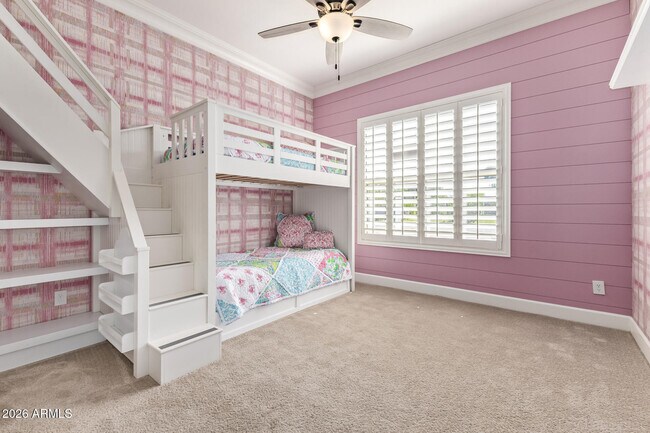 Building Photo - 326 W Loma Ln