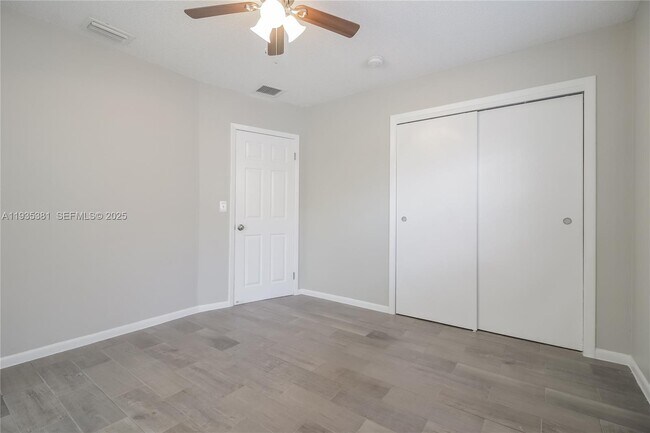 Building Photo - 721 N E St