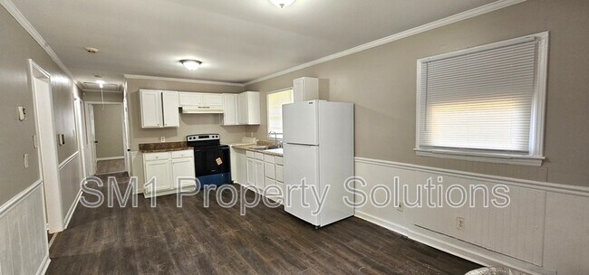 Building Photo - 1702 Spry St