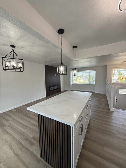 Building Photo - 5036 N Frace Ave