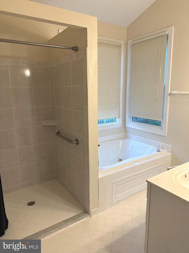 Building Photo - 14425 Tracy Schar Ln