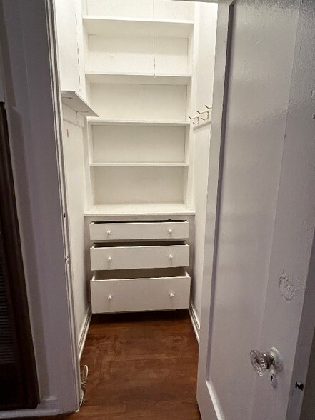 Building Photo - 2025 Cheremoya Ave