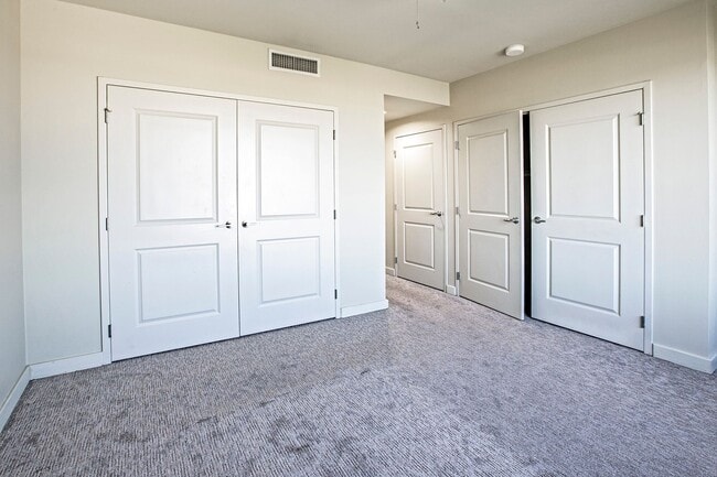 Building Photo - Christina Landing - 2 bedroom, 2 bath - 11...